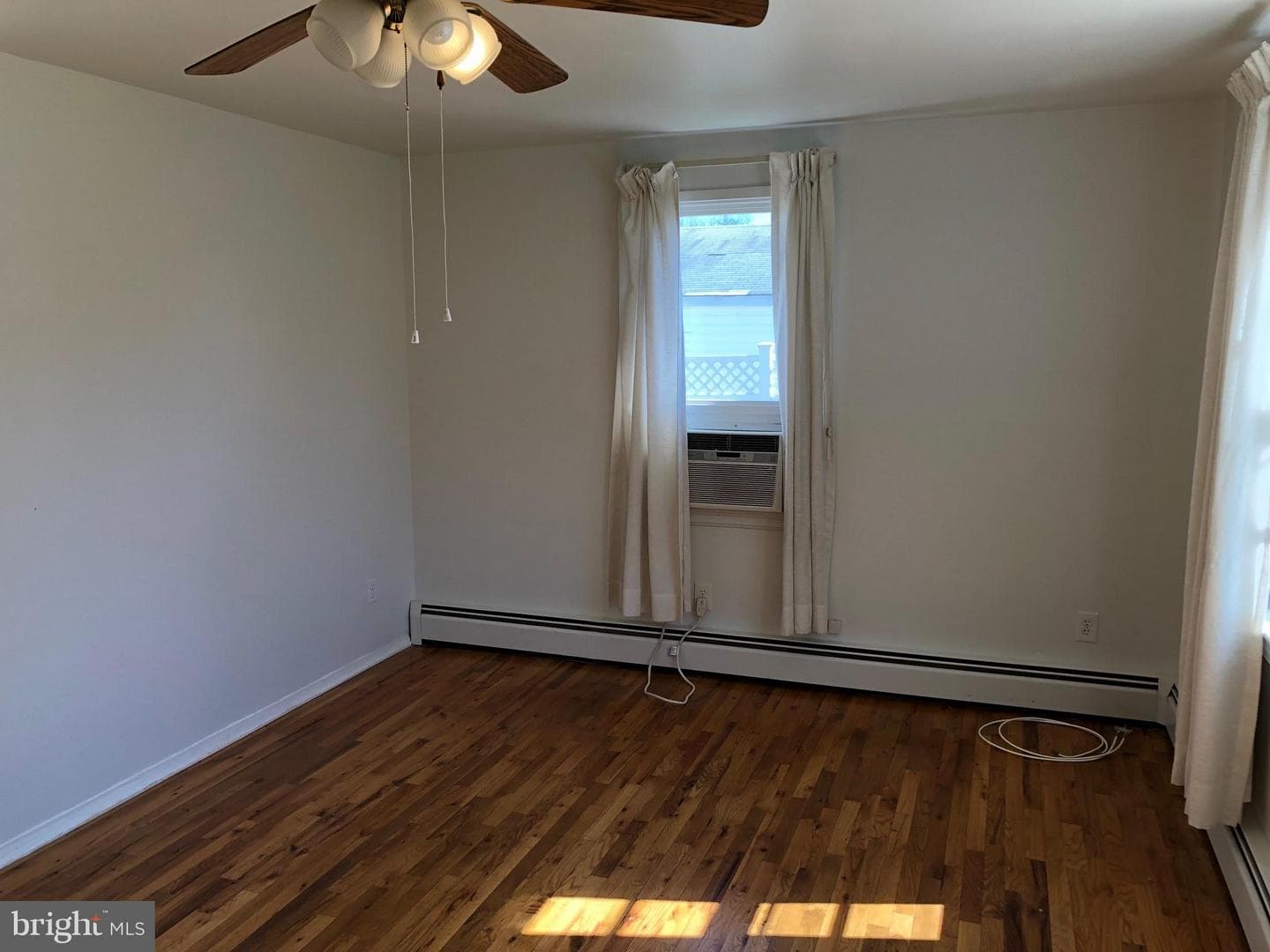 1114 Burton Street photo 4