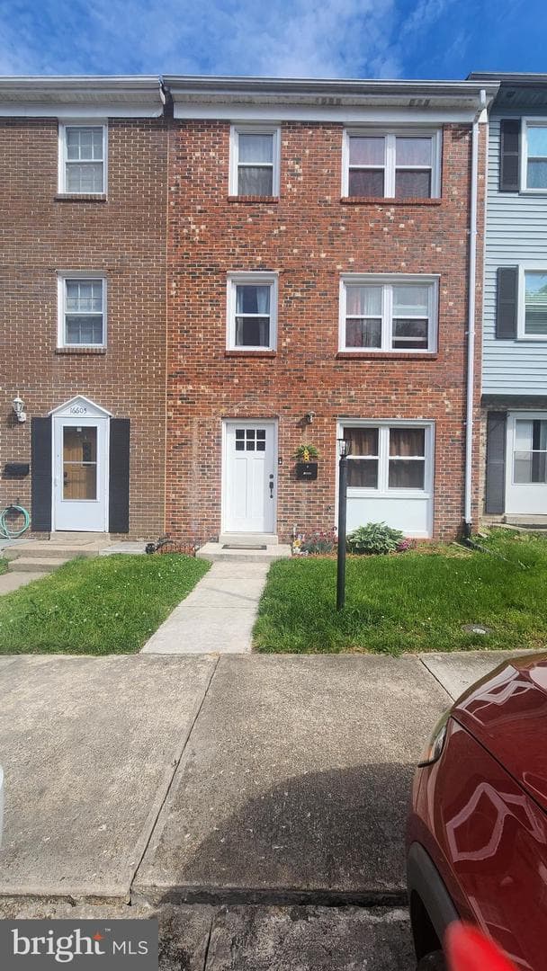 16607 Sutton Place, Woodbridge