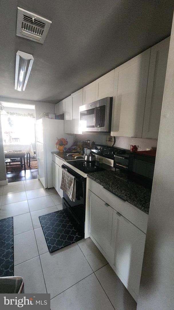 16607 Sutton Place photo 6