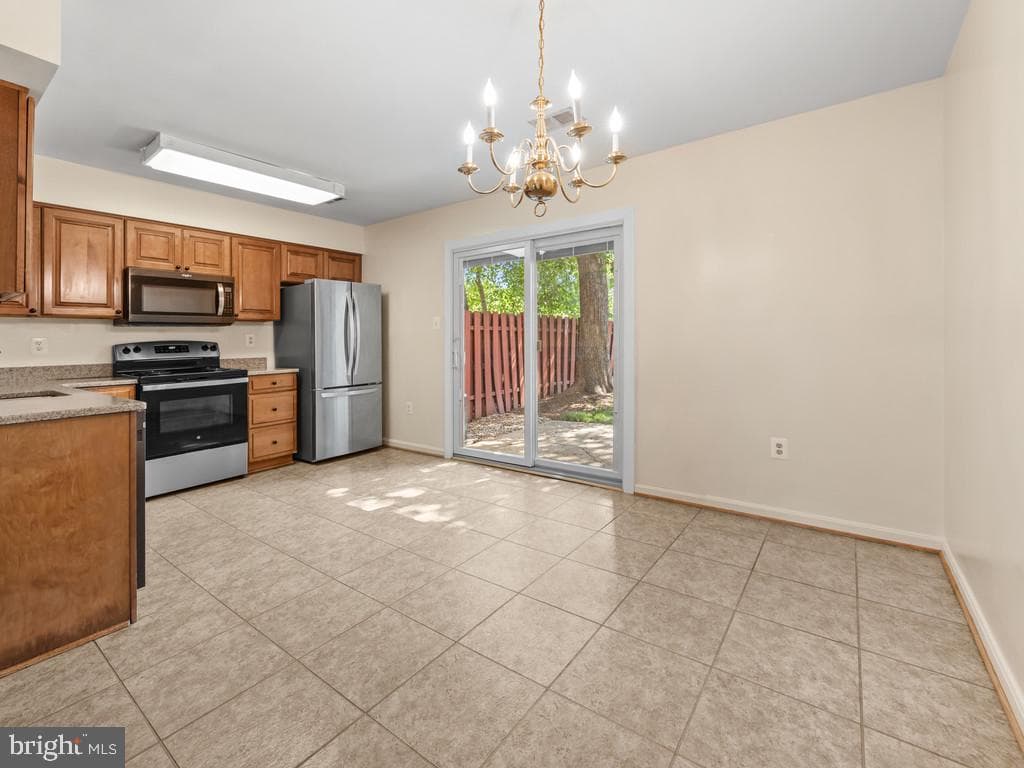 8758 Stoneridge Drive photo 17