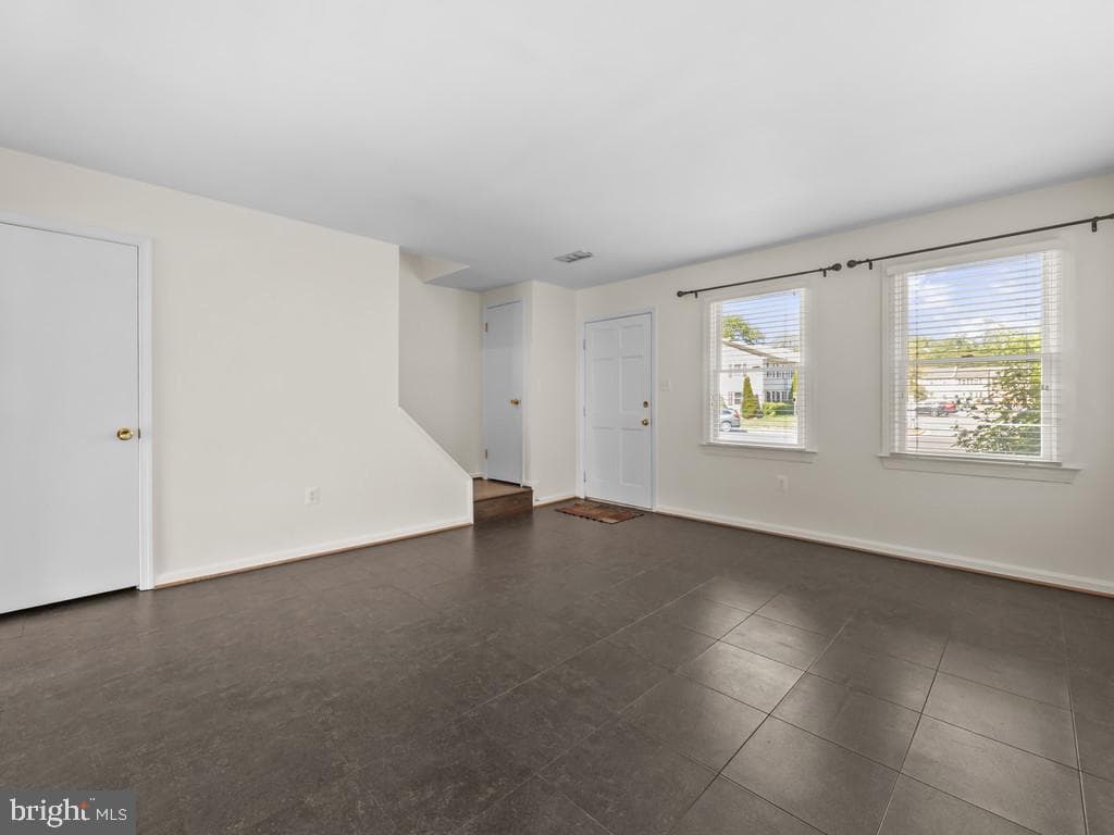 8758 Stoneridge Drive photo 23