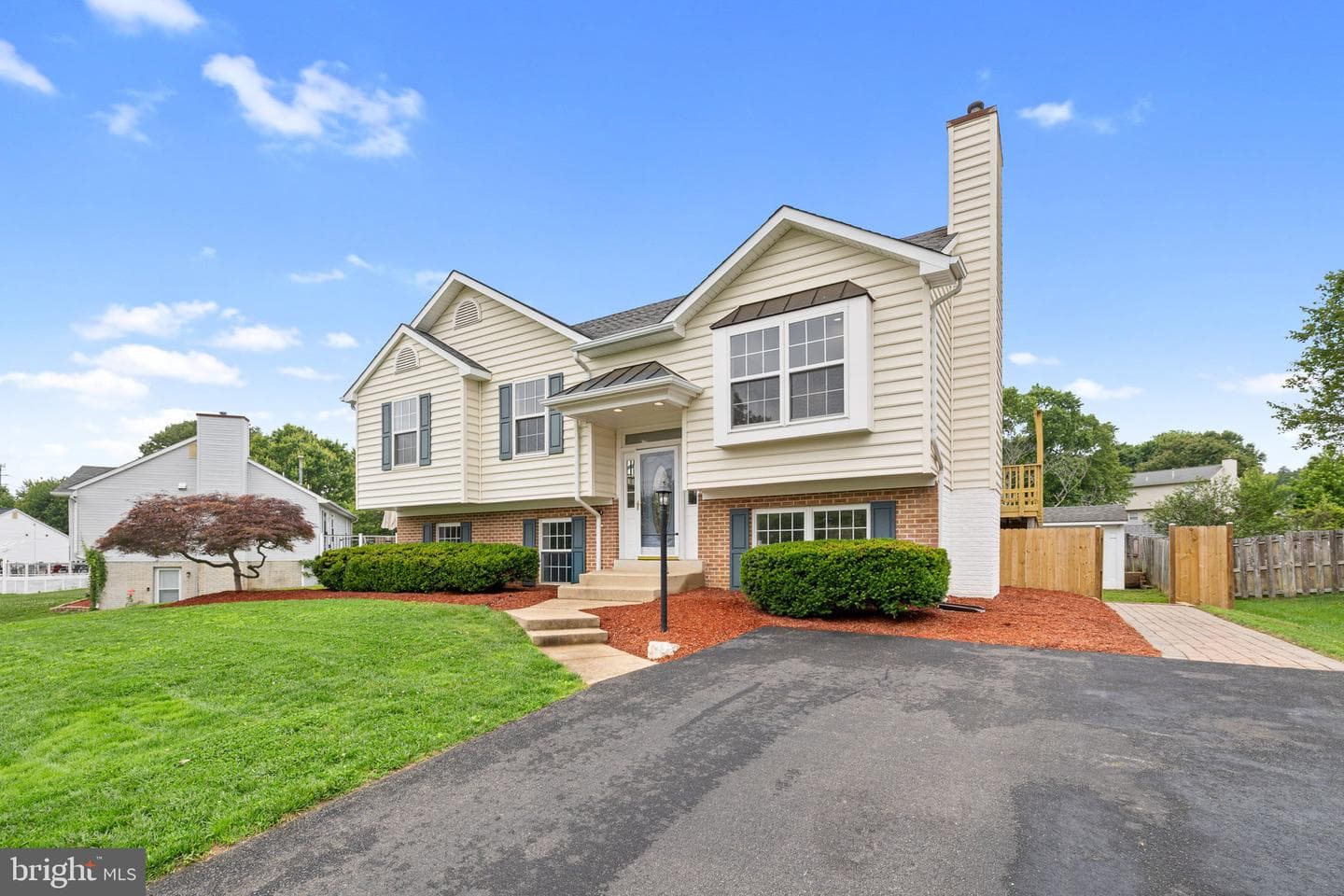 5842 Riverside Drive photo 2