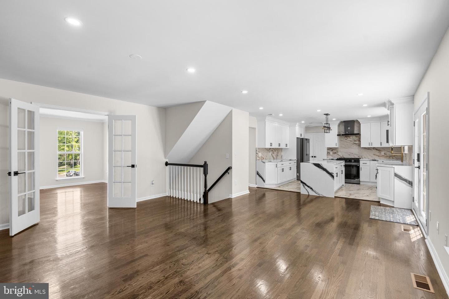 4925 Frishman Court photo 23