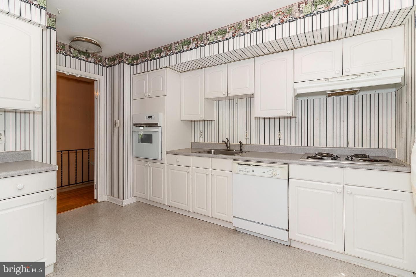 13019 Amesbury Street photo 10