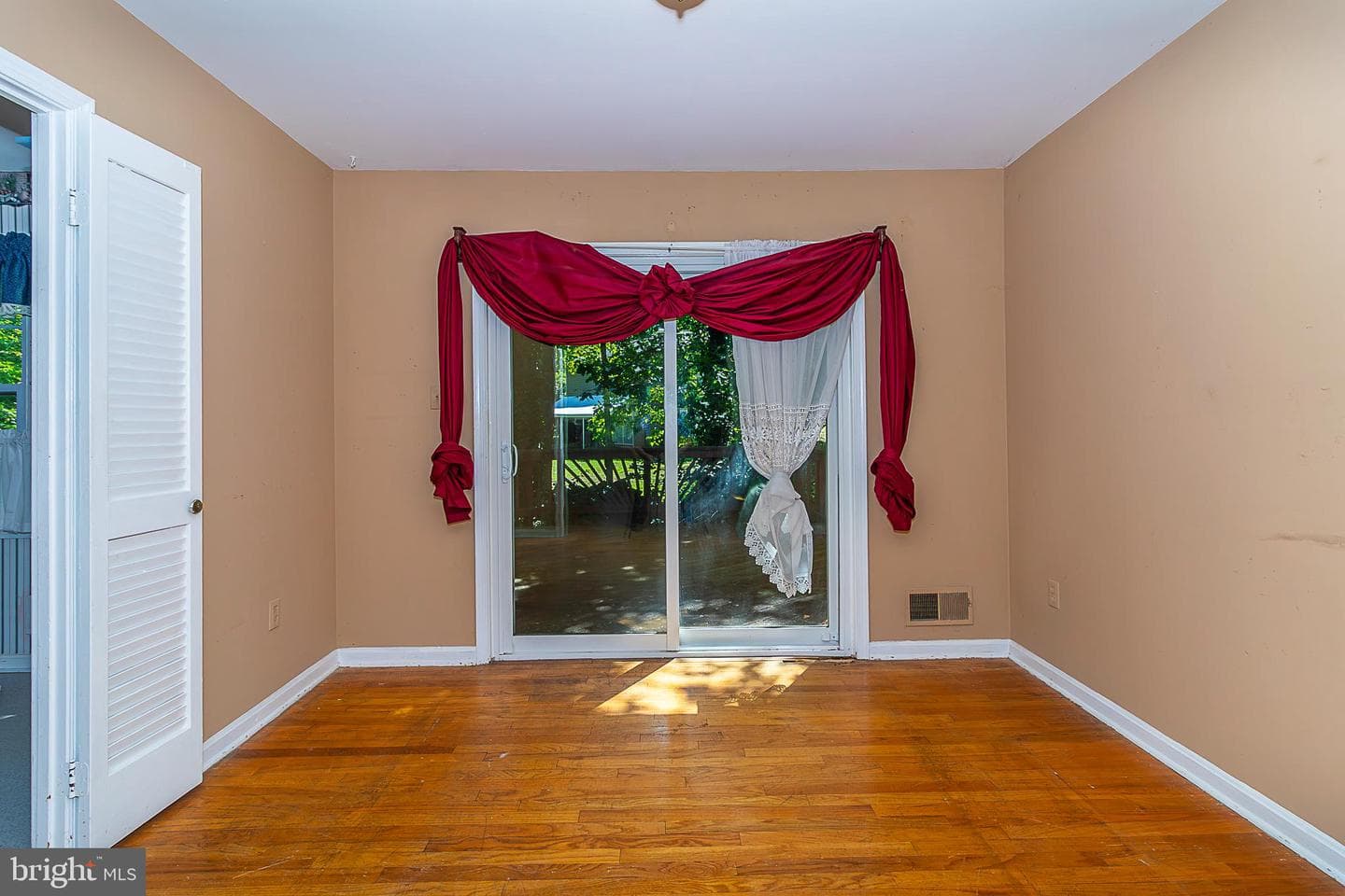 13019 Amesbury Street photo 7