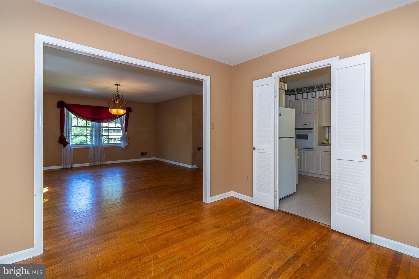 13019 Amesbury Street photo 9