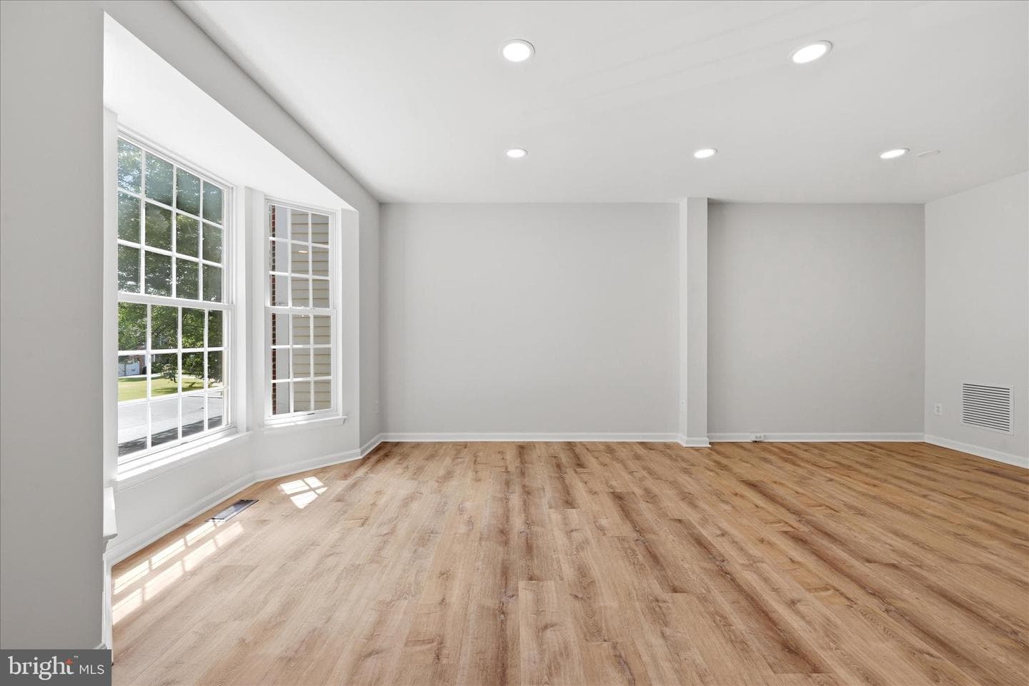 8972 Benchmark Lane photo 6