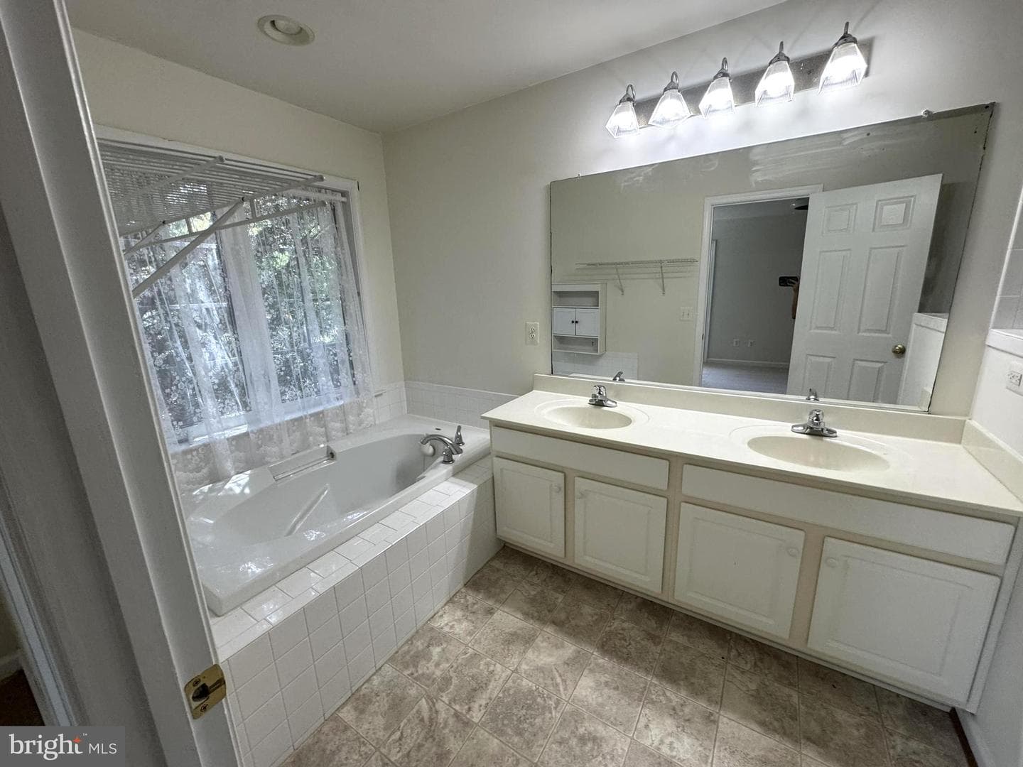 15563 Kelley Farm Court photo 10