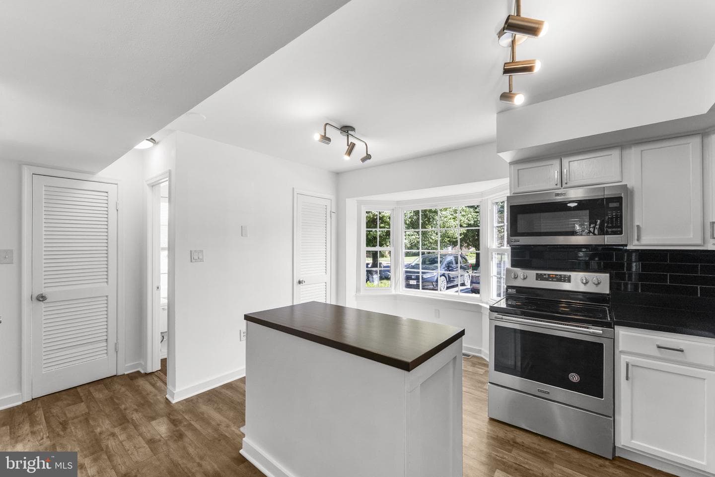 2857 Bowes Lane photo 8