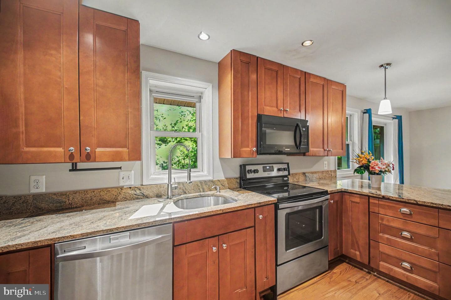 7409 Lake Drive photo 8