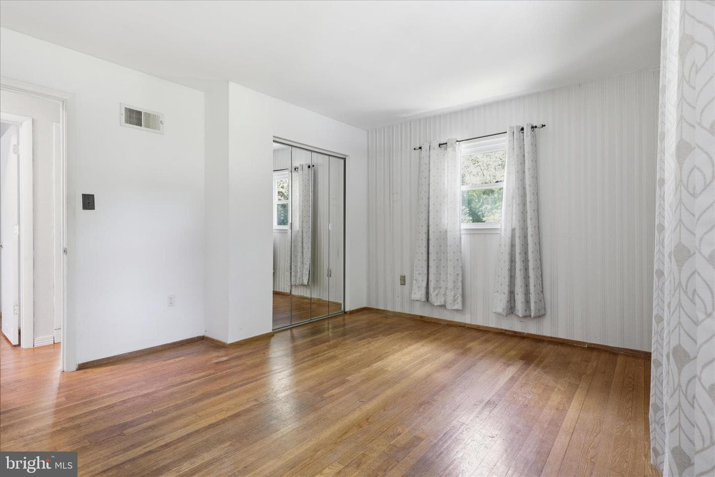 2311 W Longview Drive photo 16