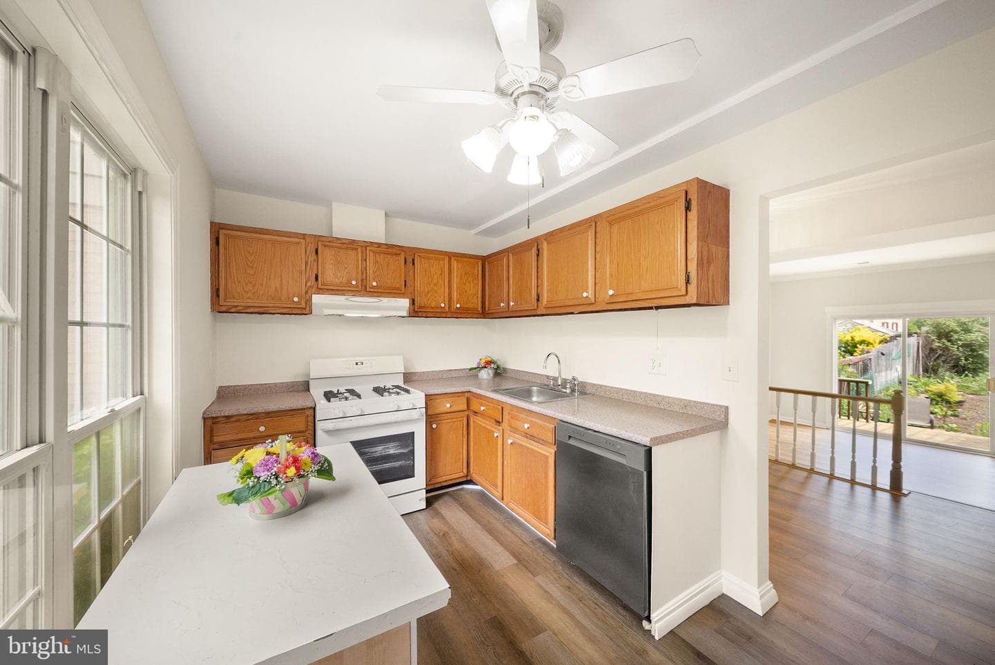 7379 Colton Lane photo 4