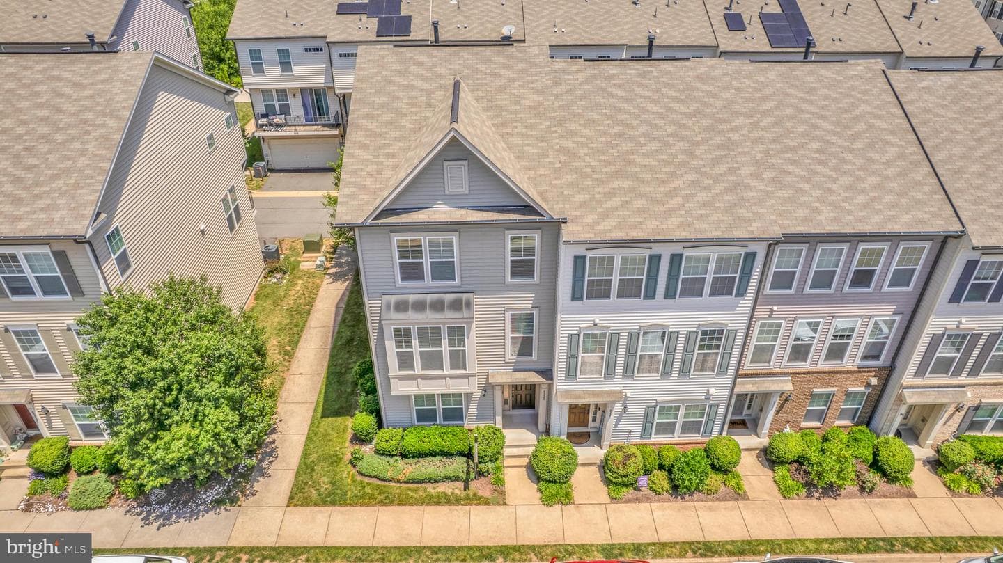 8128 Honey Bee Way, Manassas