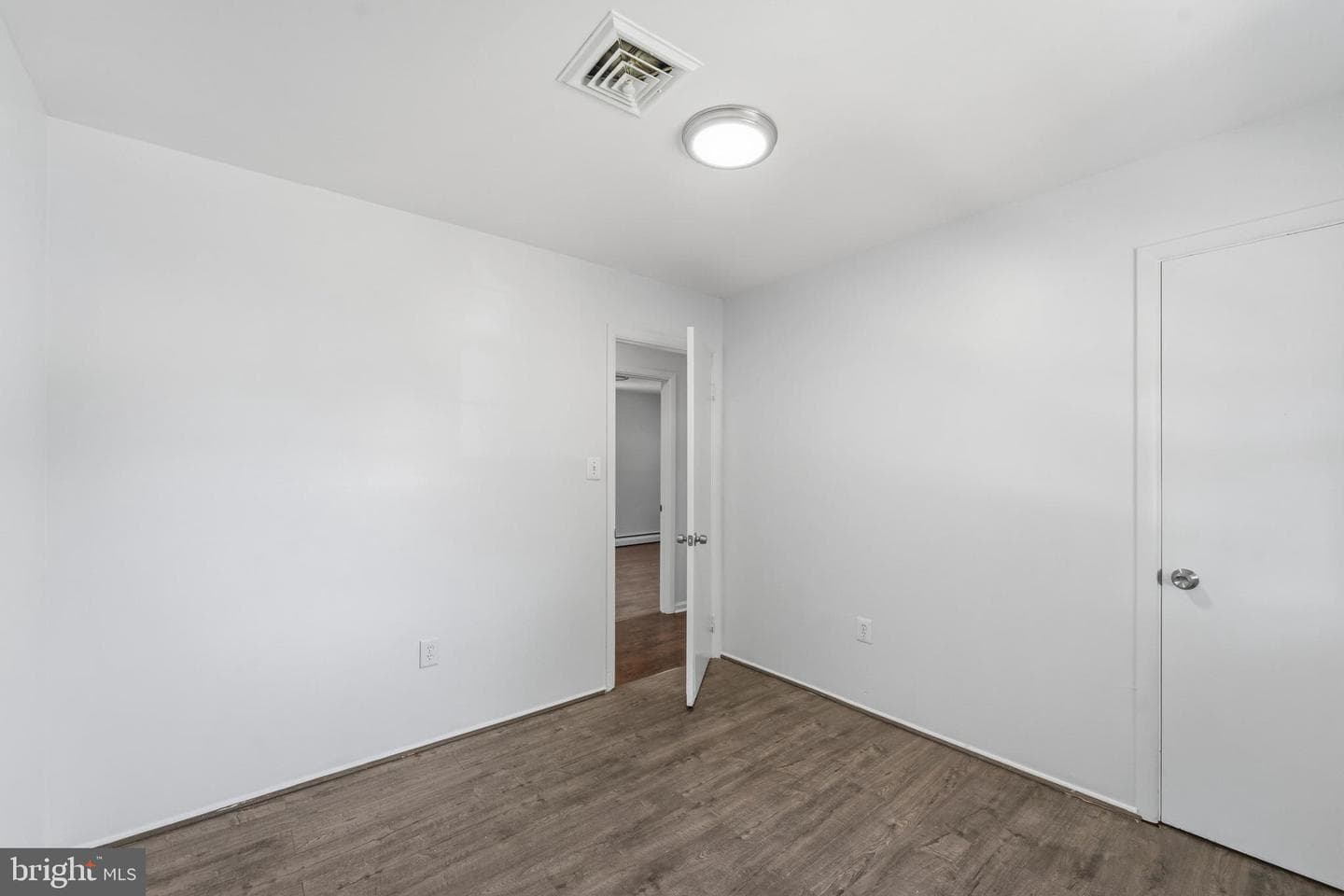 14209 Essex Drive photo 20