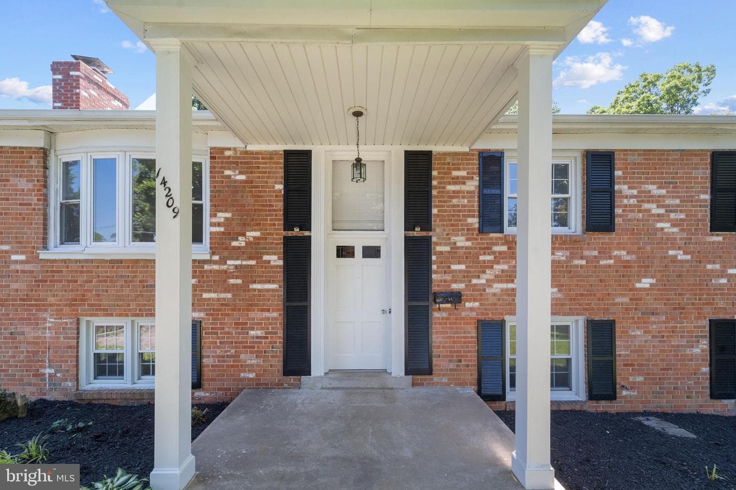 14209 Essex Drive photo 3