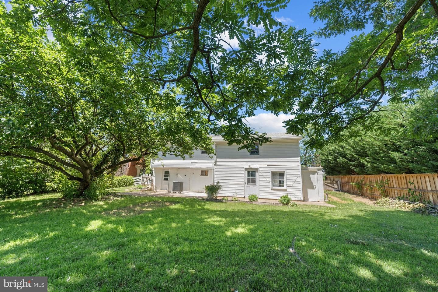 14209 Essex Drive photo 40