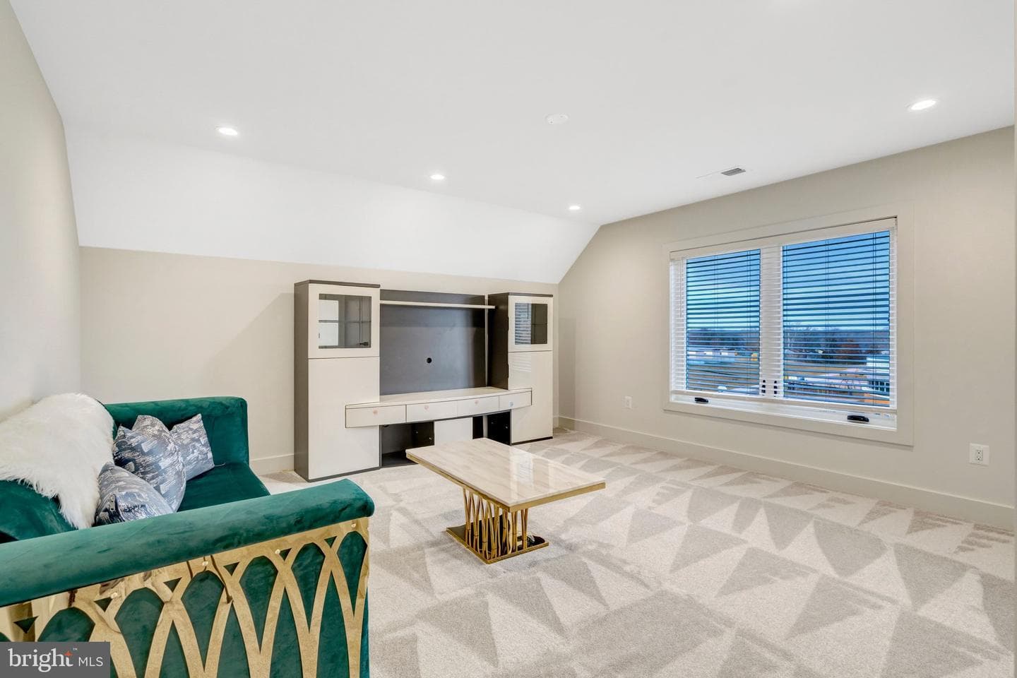 8709 Yorkshire Lane photo 21