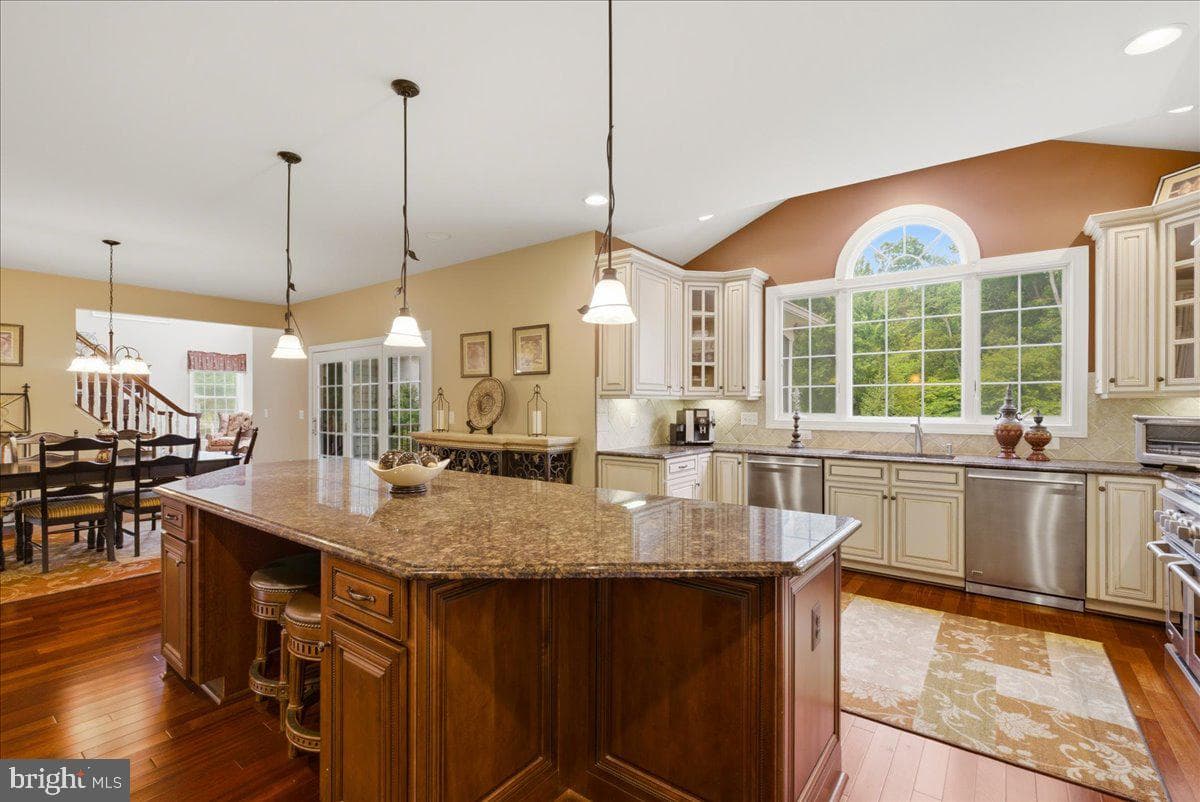 5808 Malvern Hill Court photo 22