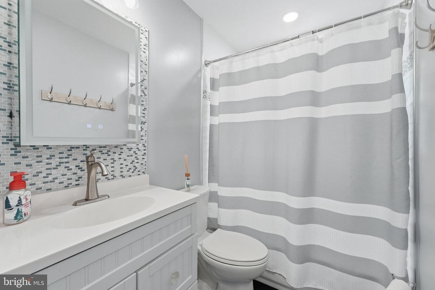 2208 Emporia Street photo 17