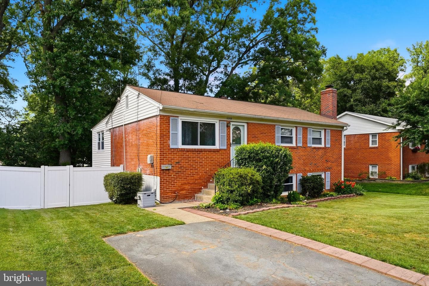 2208 Emporia Street photo 3