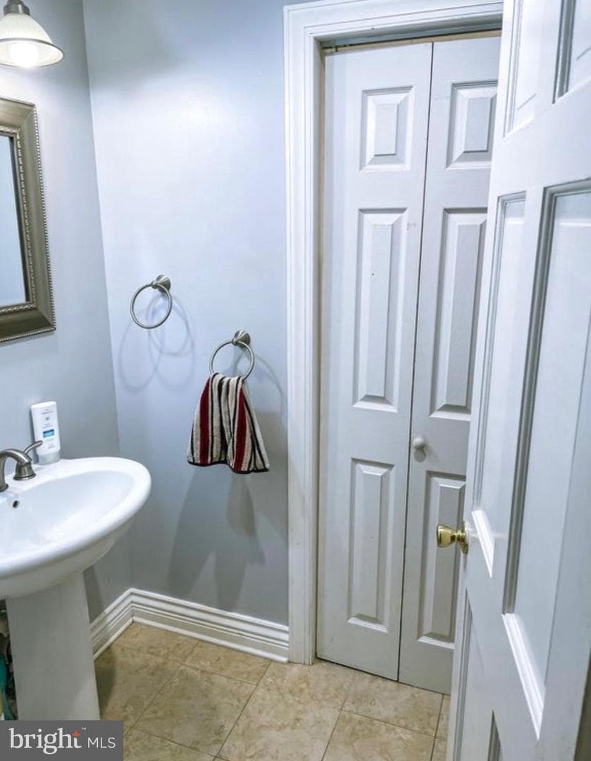 16052 Simon Kenton Road photo 11