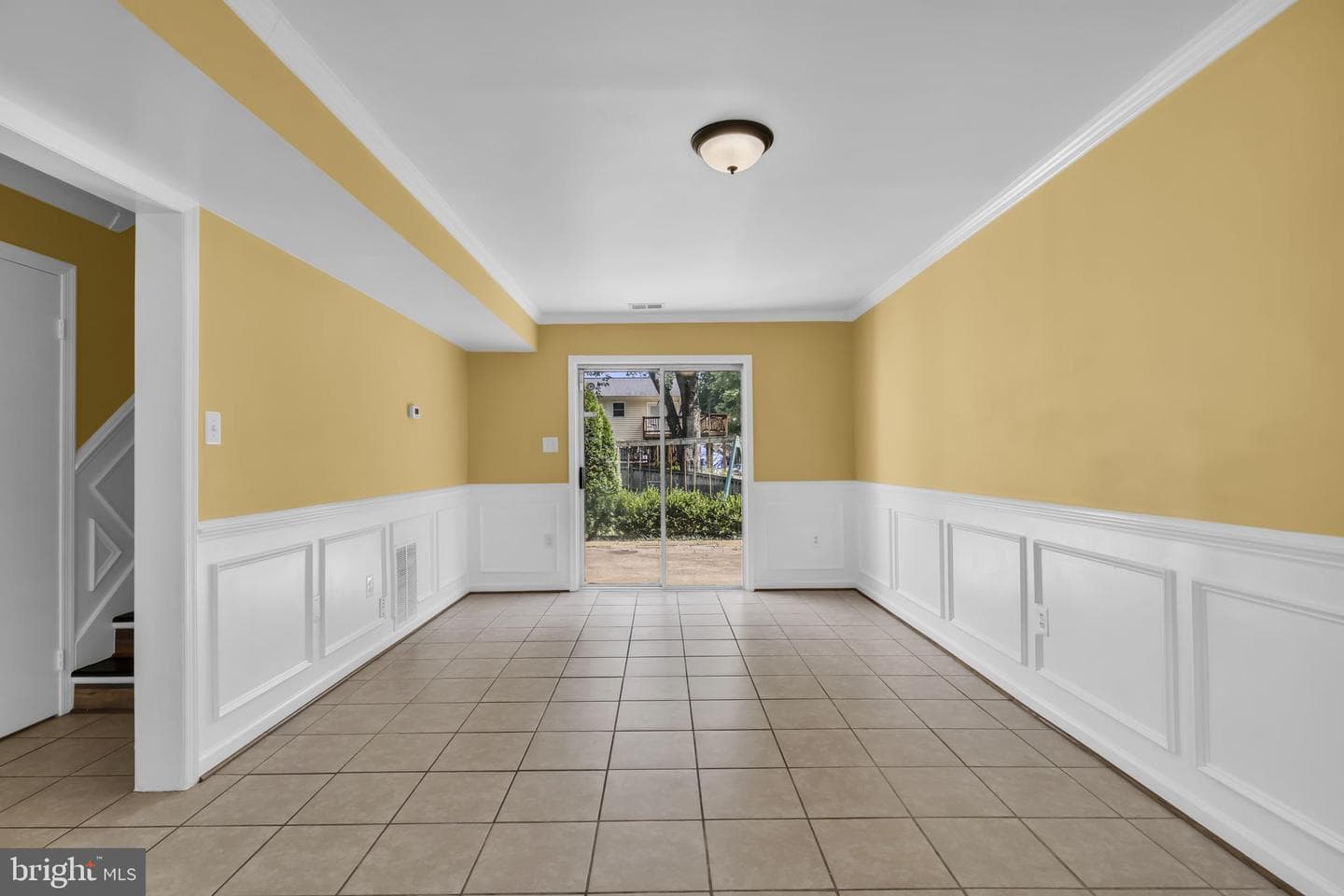 5566 Saint Charles Drive photo 12