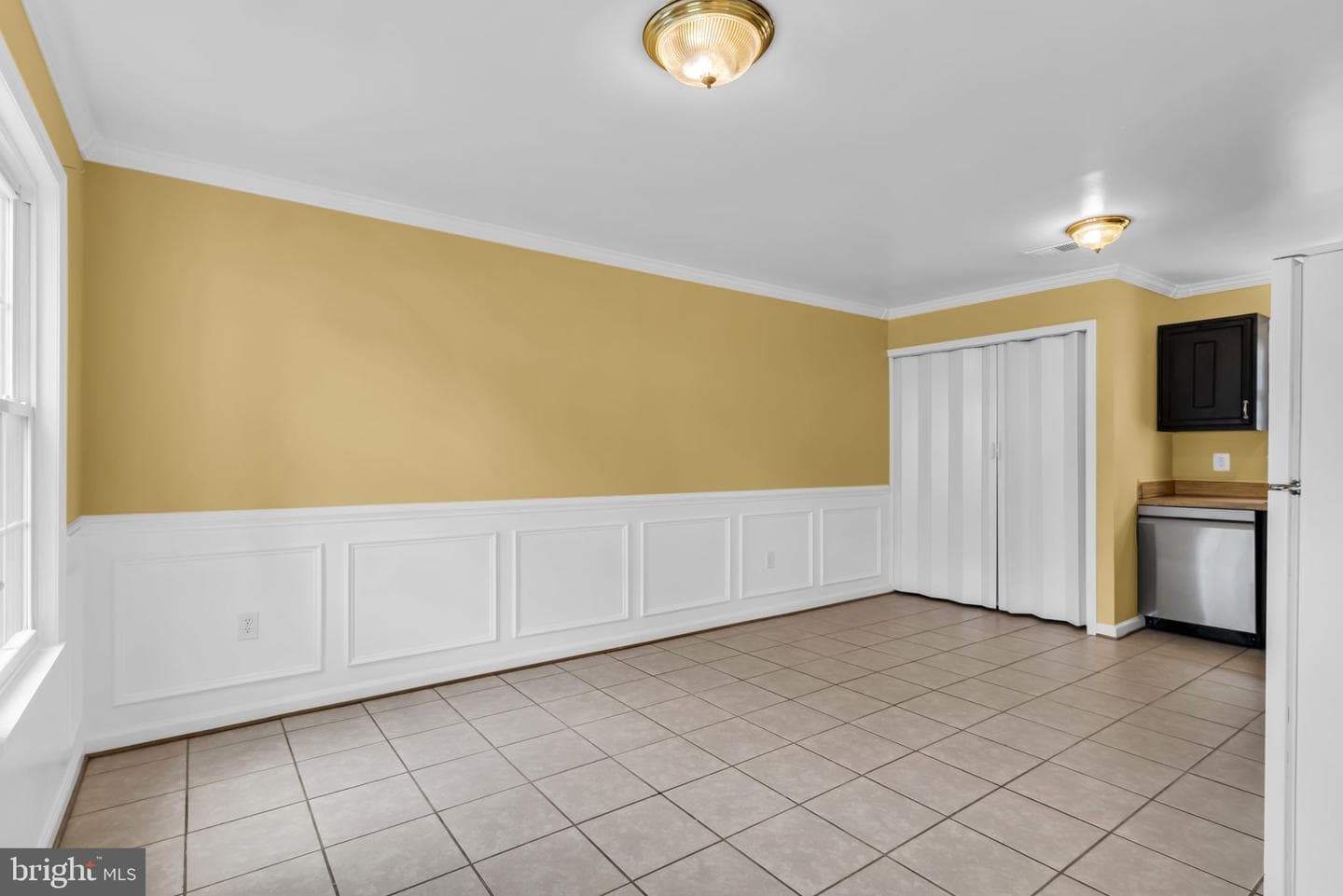5566 Saint Charles Drive photo 6