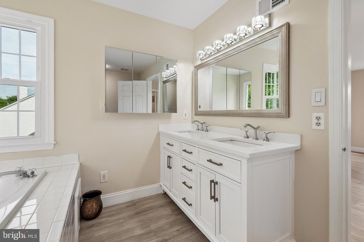 16069 Olmstead Lane photo 7
