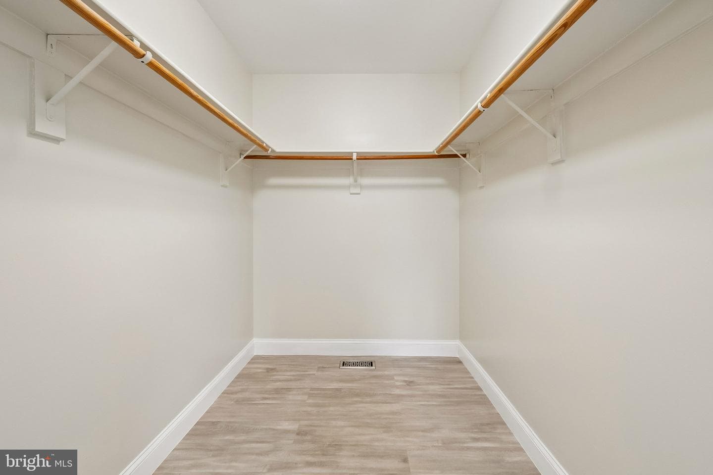16069 Olmstead Lane photo 8