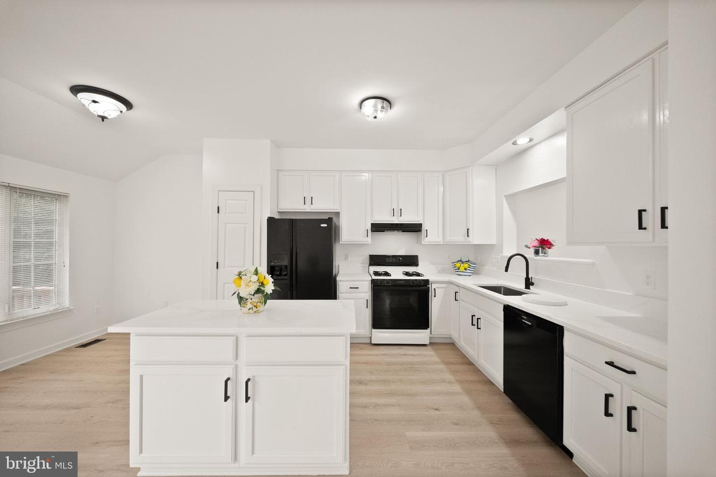 14196 Madrigal Drive photo 11