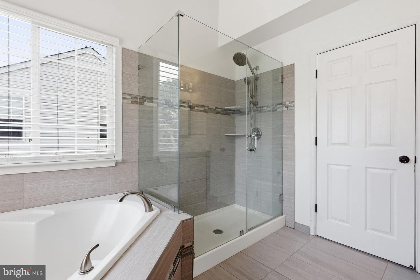 10241 Aqua View Court photo 18