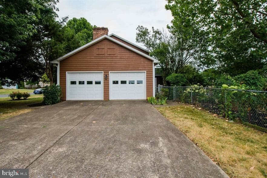 3165 Pin Oak Drive photo 4