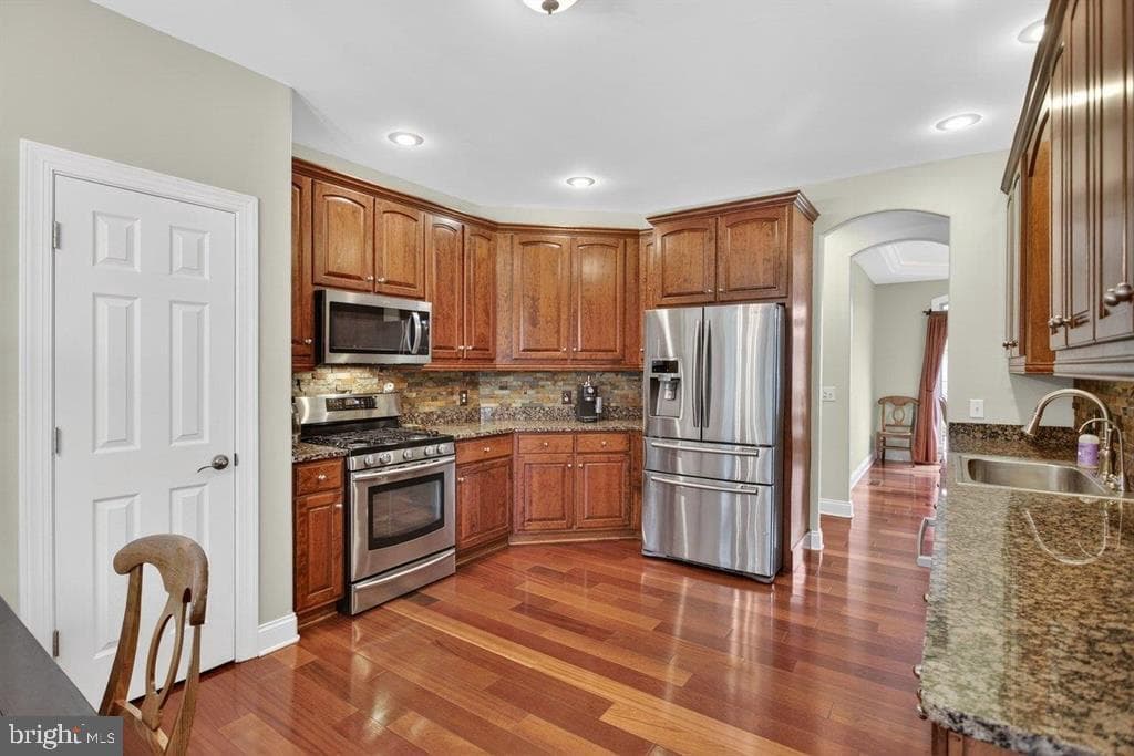 580 Regiment Road photo 10