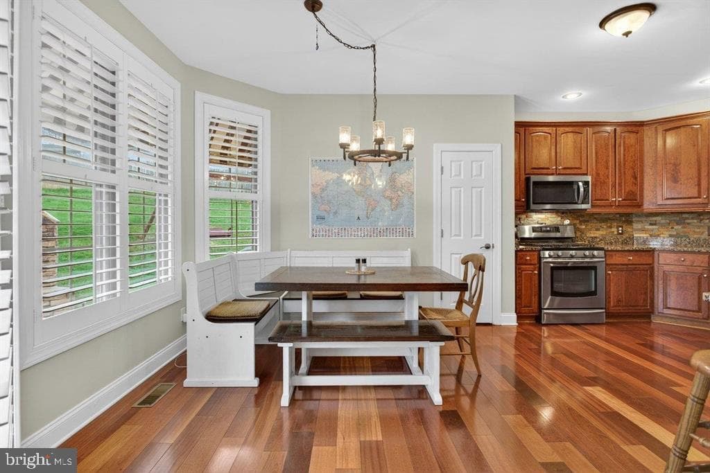580 Regiment Road photo 16