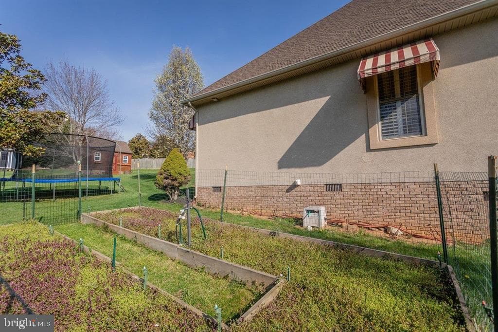 580 Regiment Road photo 54