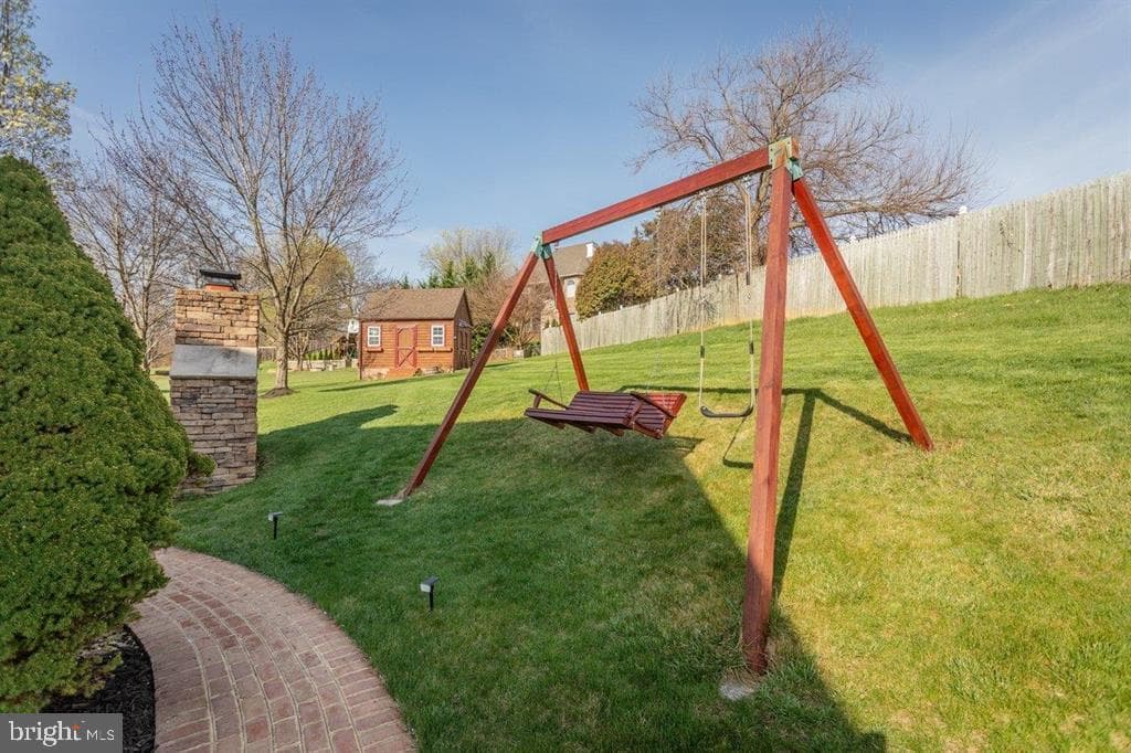 580 Regiment Road photo 60