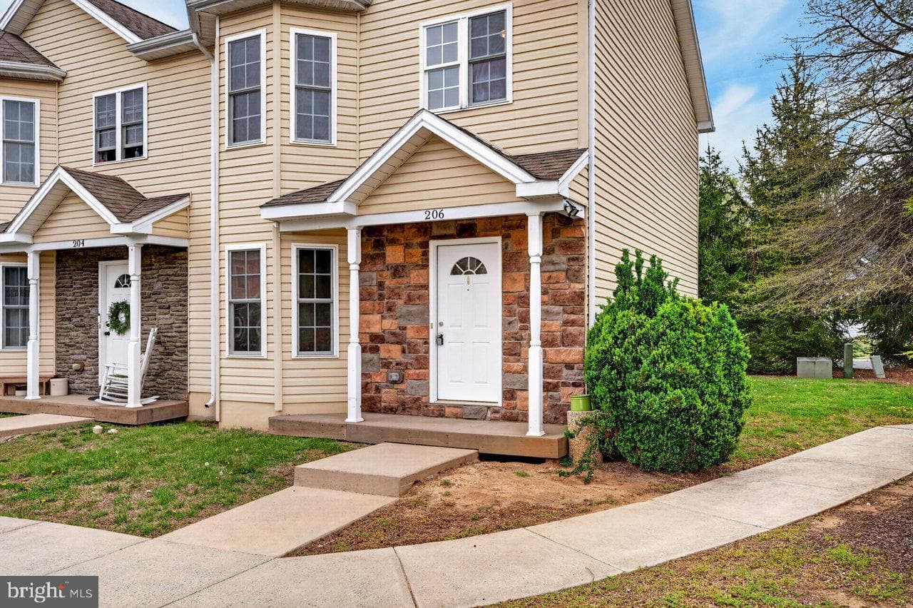 206 Willow Oaks Drive photo 2