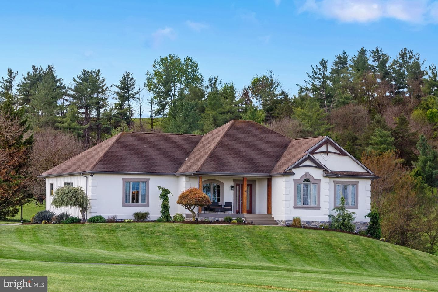 10005 Bonny Brae Lane, Broadway
