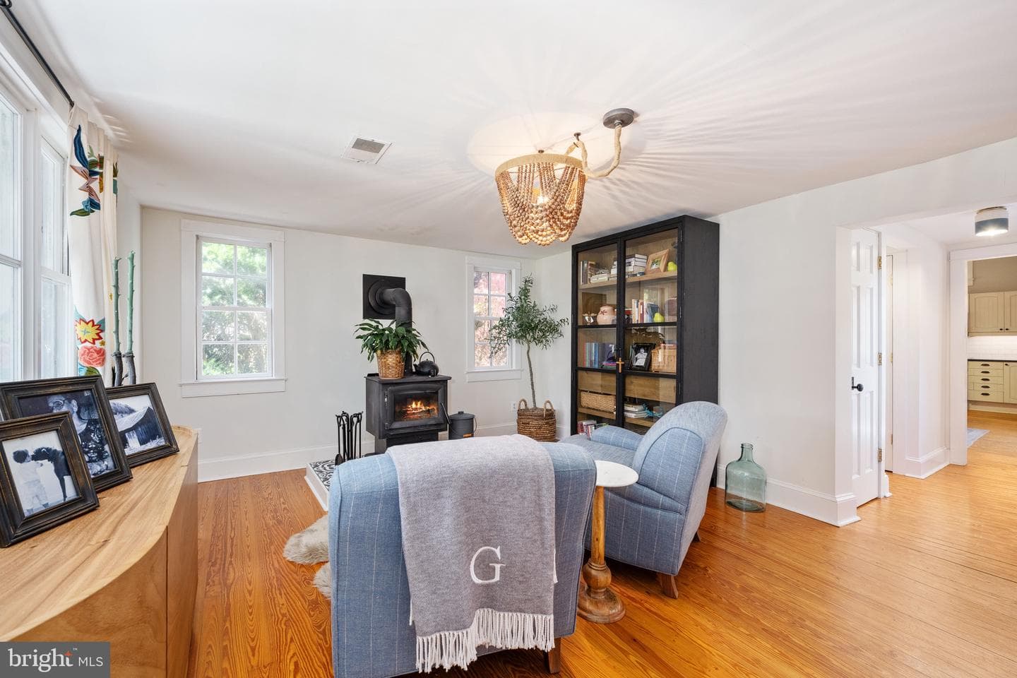 560 Richmond Road photo 11
