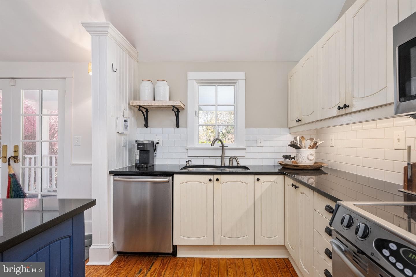 560 Richmond Road photo 18