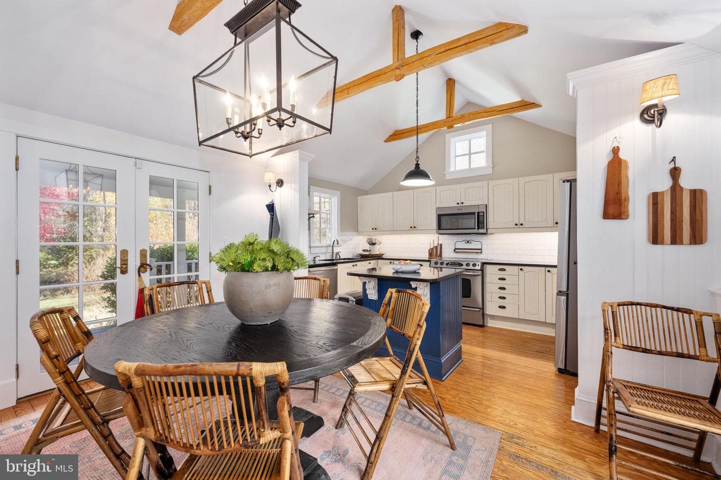 560 Richmond Road photo 25
