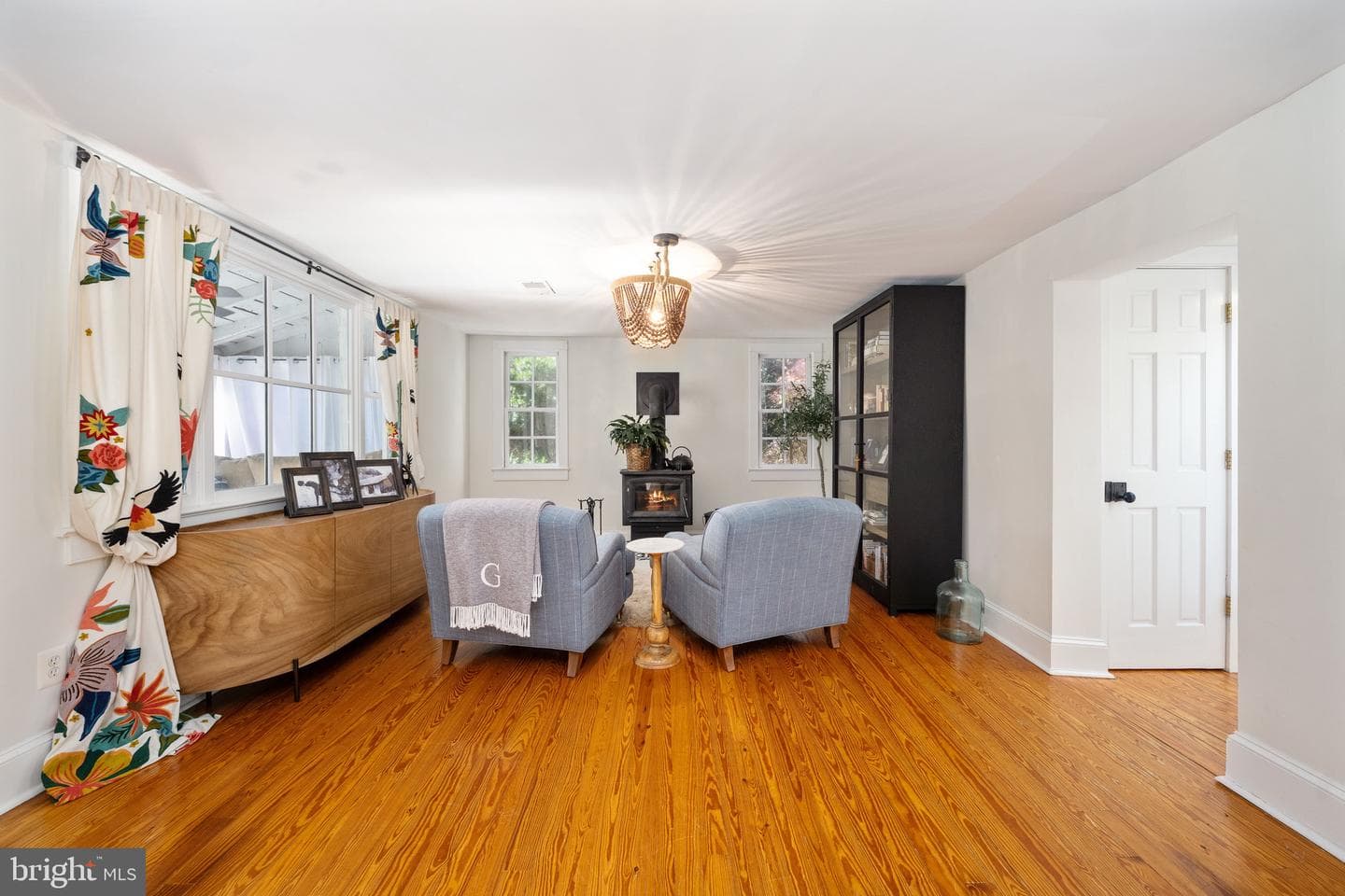 560 Richmond Road photo 4