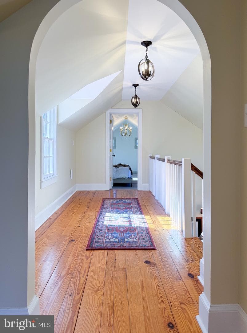 560 Richmond Road photo 49