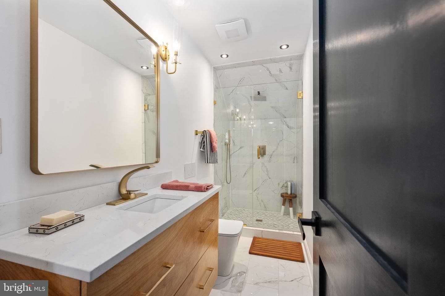 560 Richmond Road photo 96