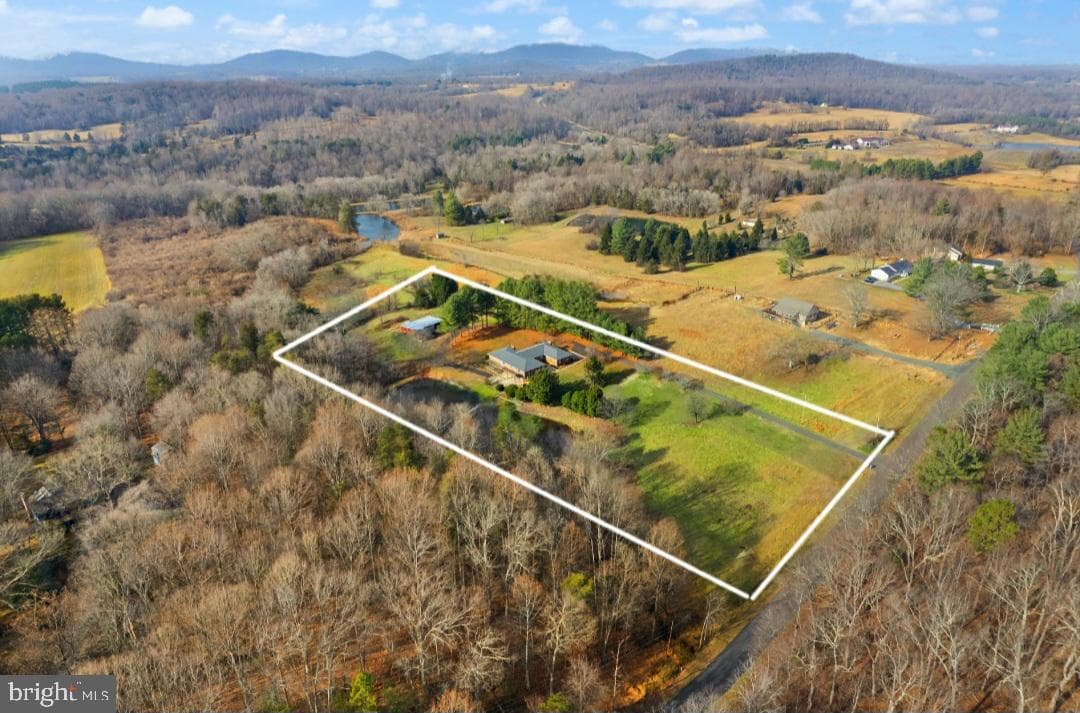 375 Seven Ponds Road, Amissville