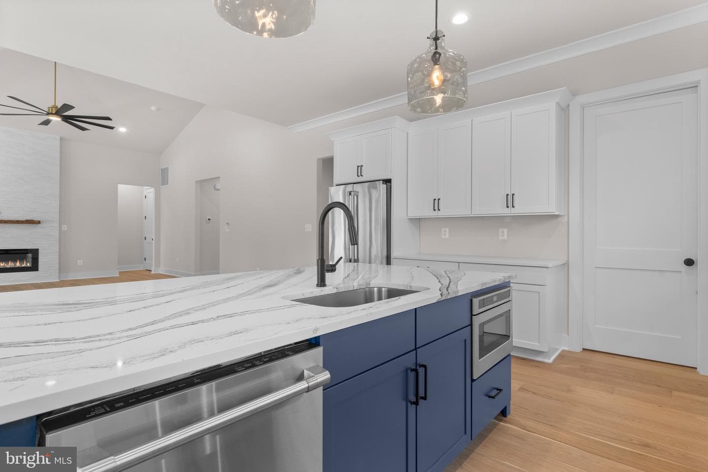 4F Windemeer Ln photo 17