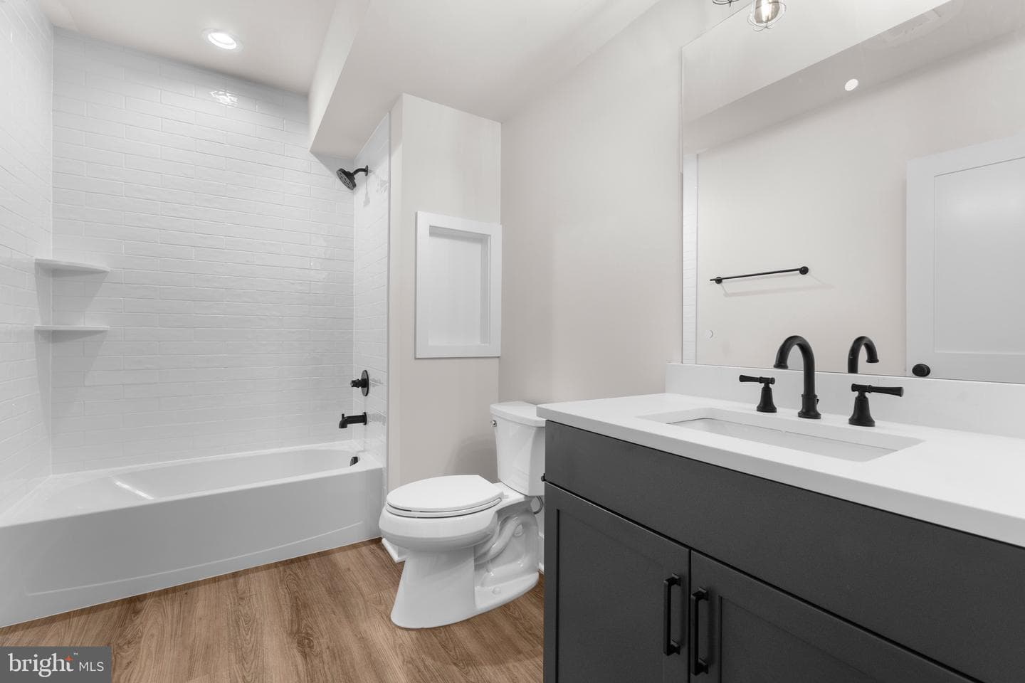 4F Windemeer Ln photo 31