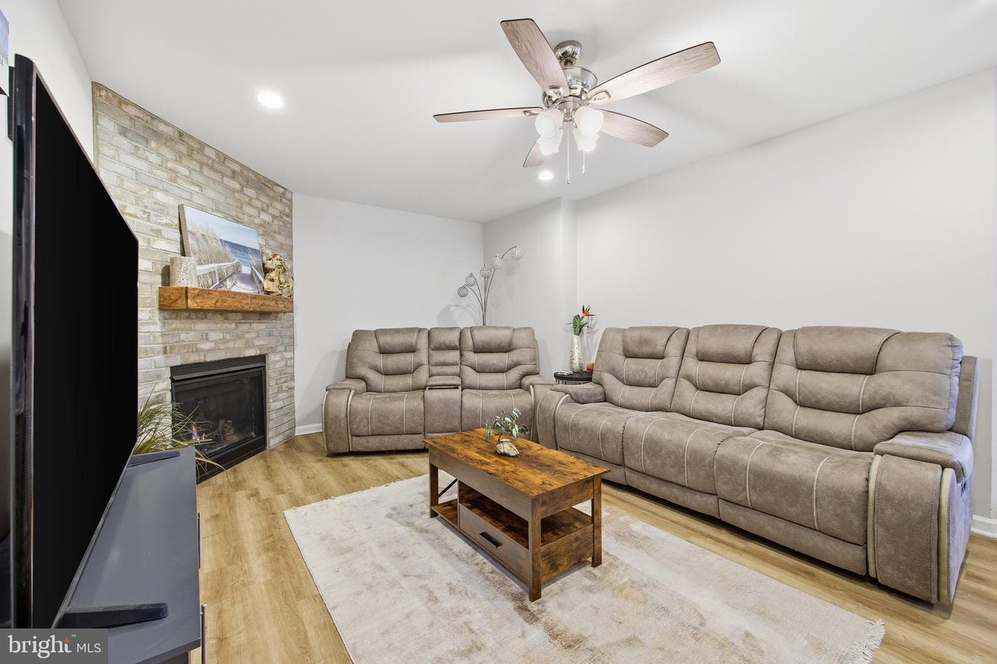 558 Great Oak Court photo 12