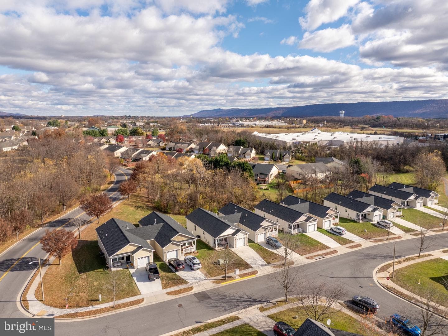 558 Great Oak Court photo 32
