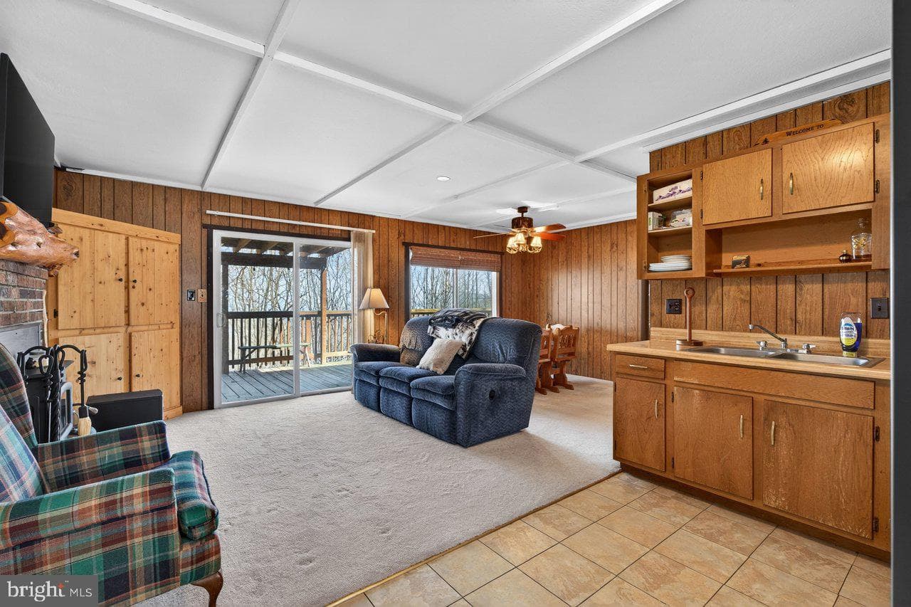 137 Sandstone Lane photo 5